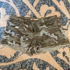 Low rise camo jean shorts